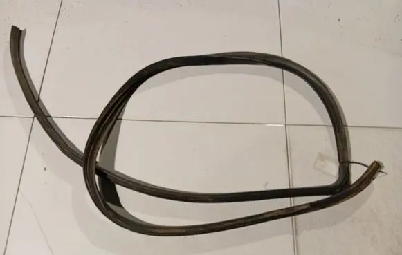 Toyota Avensis T250 Rubber seal front coupe door 