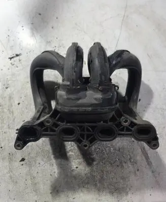 Toyota Yaris Intake manifold 