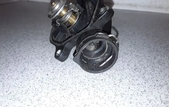 BMW 5 E60 E61 Thermostat 11517805811 7805811