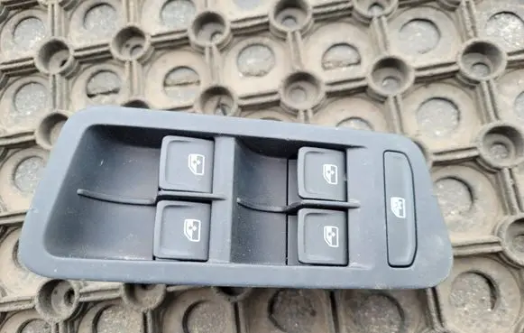 Volkswagen Golf VII Electric window control switch 5G0959857D C23315