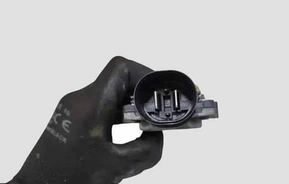 Volvo V40 Coolant fan relay 1137328713