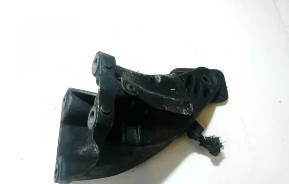 BMW 5 E60 E61 Engine mounting bracket 2211677705601 13807410