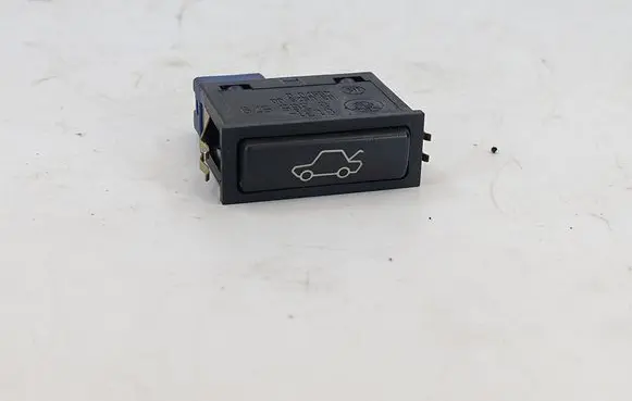 Tailgate opening switch