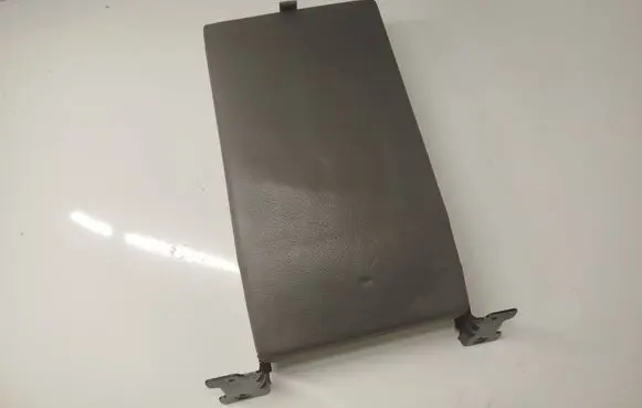 Mercedes-Benz CLS C219 Rear seat armrest