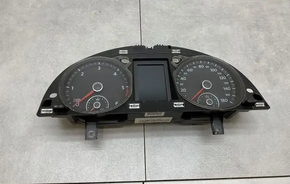 Volkswagen PASSAT CC Speedometer (instrument cluster) 3C8920971A