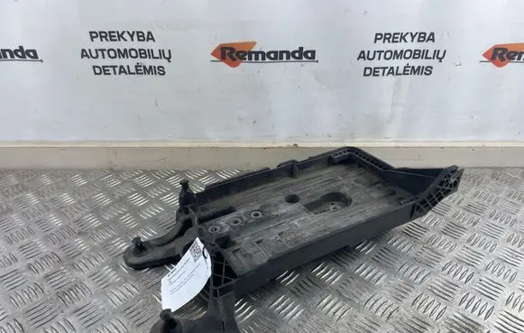 Volkswagen PASSAT B8 Battery tray 5Q0915321H