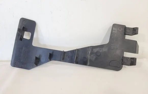 Renault Captur Front bumper mounting bracket 628108755R