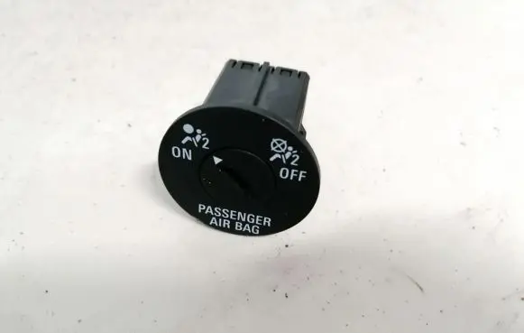 Passenger airbag on/off switch