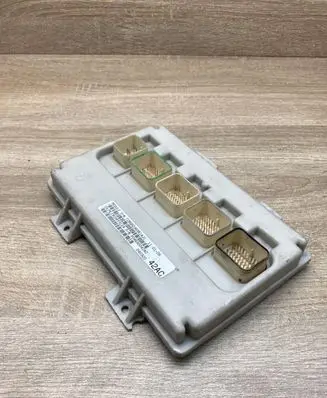 Chrysler Pacifica Fuse module P04692042AC 04692042AC
