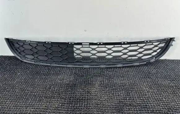 Renault Twingo II Front bumper lower grill 622547230R