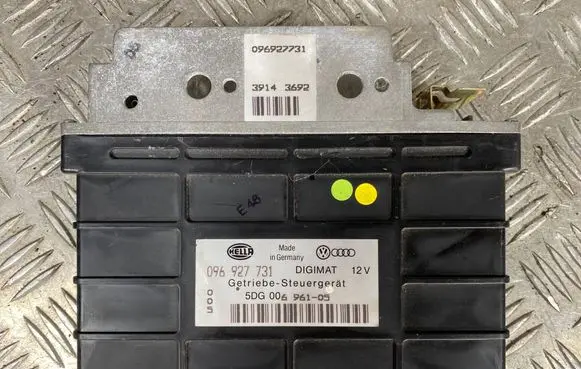 Volkswagen Golf III Gearbox control unit/module 096927731 5DG00696105