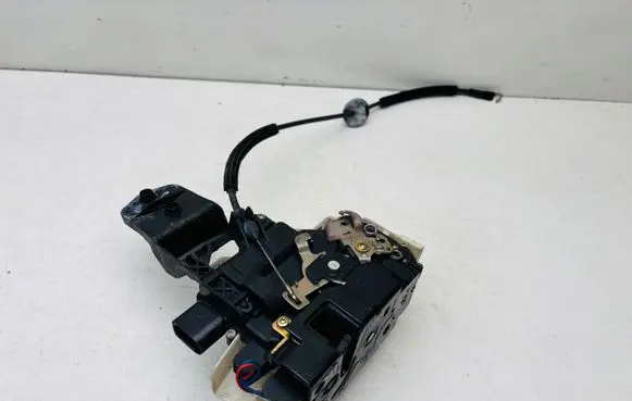 Volkswagen PASSAT B5.5 Front door lock 3B1837016C