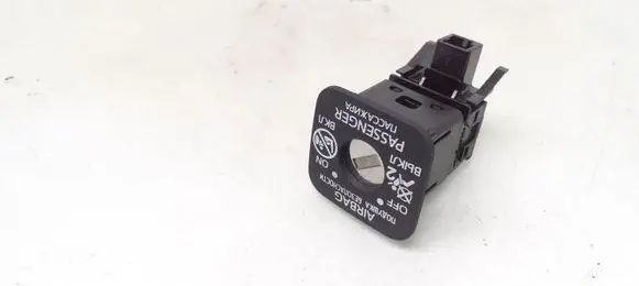 Passenger airbag on/off switch
