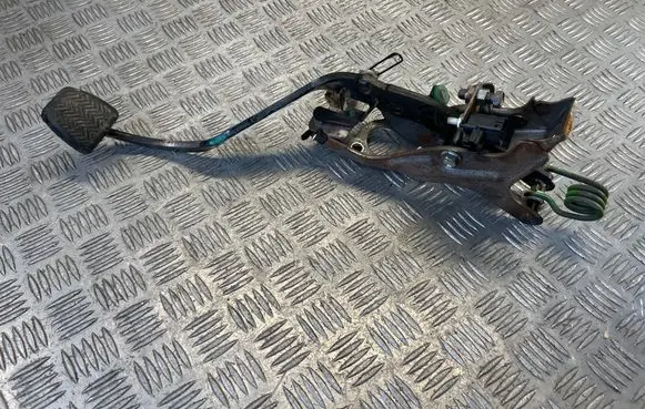 Toyota Verso Clutch pedal 