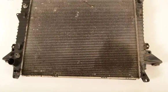 Land Rover Discovery 3 - LR3 Coolant radiator 7H228T000BA