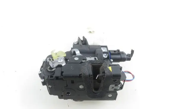 Volkswagen Polo IV 9N3 Front door lock 3B1837015AQ