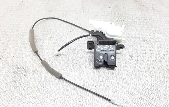 Mazda 3 I Tailgate/trunk/boot lock/catch/latch