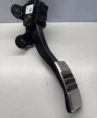 Ford Mustang VI Accelerator throttle pedal CR339F836AB A1628D0139 697667B