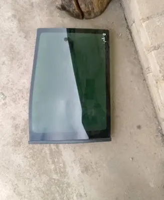 Nissan Terrano Side middle window/glass