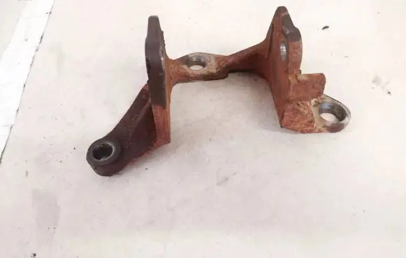 Mazda 6 Engine mounting bracket