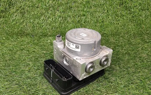 Ford Fusion II ABS Pump EG9C2C405AF