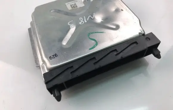 Volvo V70 Engine control unit/module ECU 08692554A