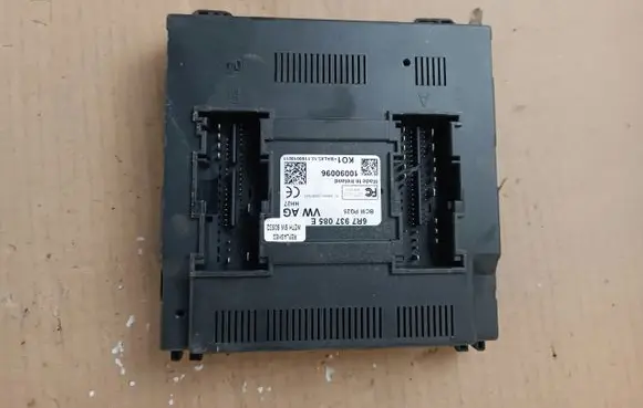 Volkswagen Golf V Gateway control module 6R7937085E