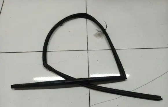 Nissan X-Trail T30 Rubber seal front coupe door 