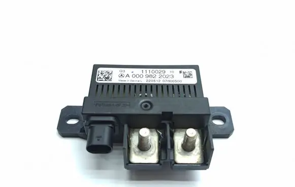 Mercedes-Benz B W246 W242 Charging relay A0009822023