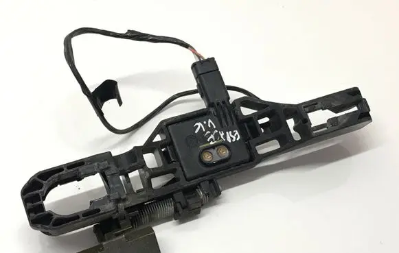 Rear door exterior handle/bracket