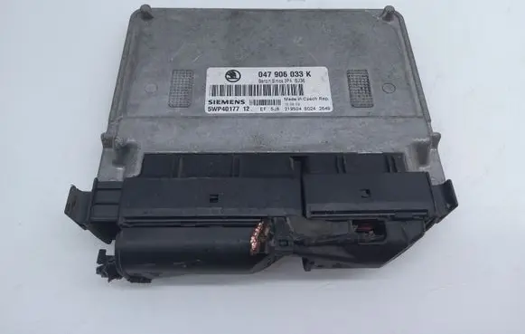 Skoda Fabia Mk1 (6Y) Engine control unit/module 047906033
