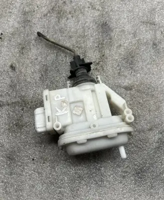 Volkswagen PASSAT B4 Central locking motor 357862153C