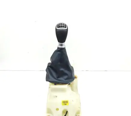 Hyundai Tucson TL Gear shifter/selector 43700D7760TRB