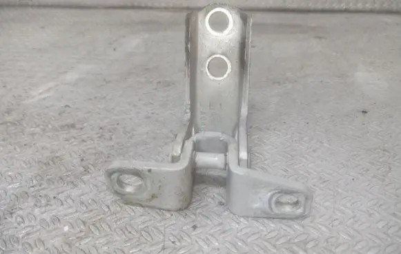 Mitsubishi Lancer VIII Front door upper hinge A046834