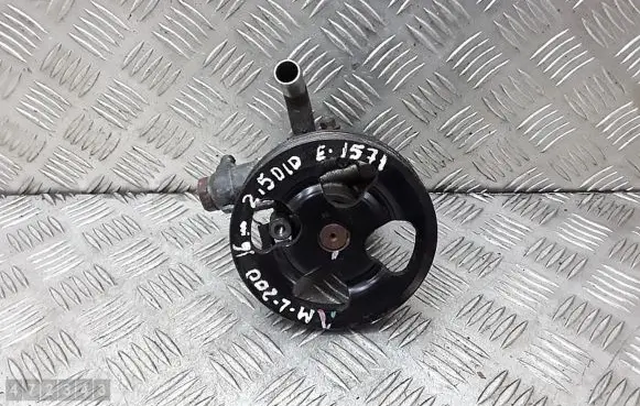 Mitsubishi L200 Power steering pump