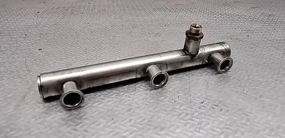 Audi A6 S6 C6 4F Fuel main line pipe 06E130090D