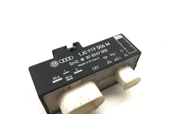Volkswagen Golf IV Coolant fan relay 1J0919506M 898967000