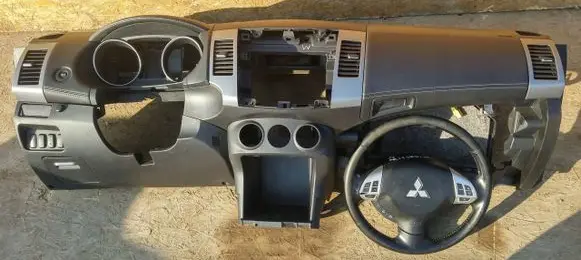 Mitsubishi Outlander Dashboard 