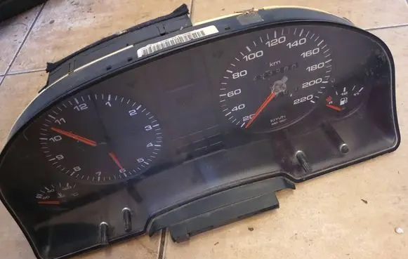 Audi 80 90 S2 B4 Speedometer (instrument cluster) 110008561005 8A919033CA