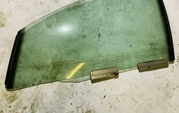Opel Omega B1 Front door window glass four-door