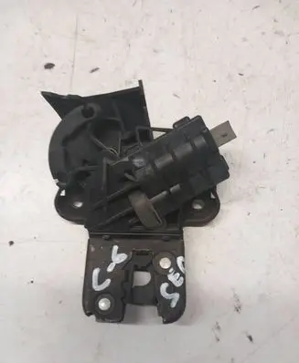 Loading door lock