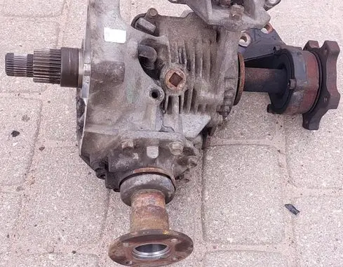 Nissan X-Trail T30 Gearbox transfer box case 