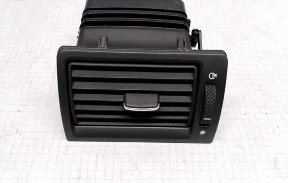 Ford Mondeo Mk III Dashboard side air vent grill/cover trim