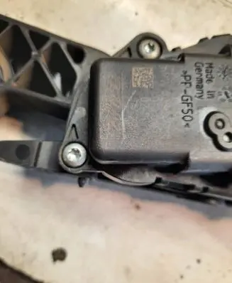 Ford Focus Accelerator throttle pedal 4M519F836