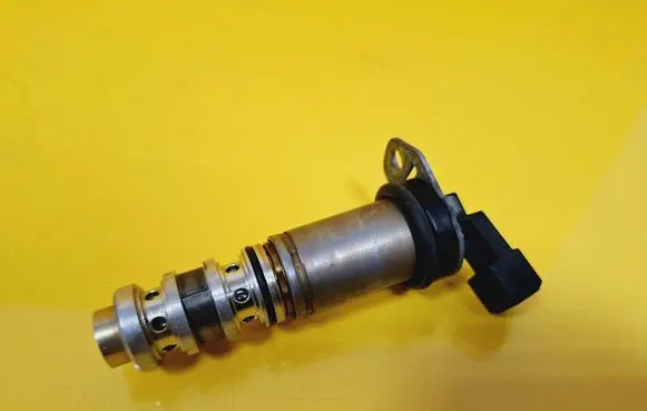 BMW 1 E81 E87 Camshaft vanos timing valve 13151279