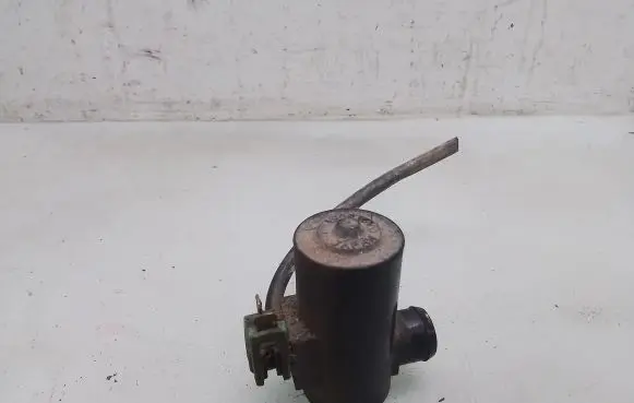 Subaru Legacy Windscreen/windshield washer pump