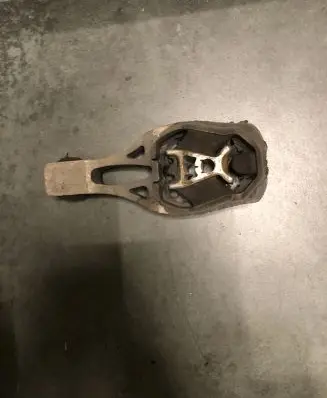 Citroen Berlingo Engine mount bracket 9811786680