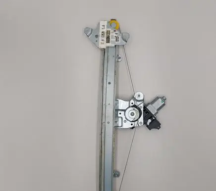 Nissan Leaf II (ZE1) Front door window regulator with motor