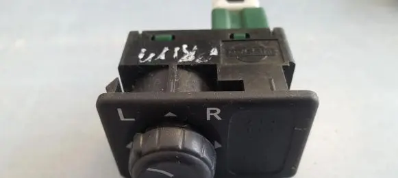 Nissan Primera Wing mirror switch