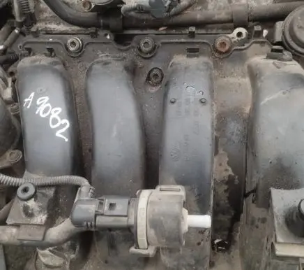 Volkswagen Golf V Intake manifold 03c1297117 03c129709f
